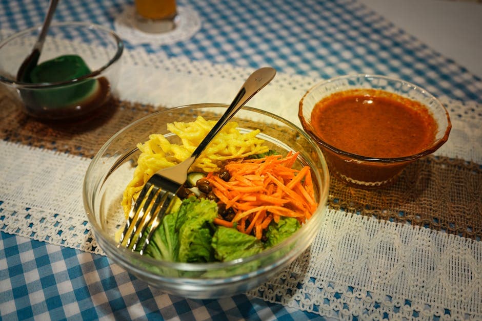 Sprø grønnsaksbolle med varm peanøttsaus