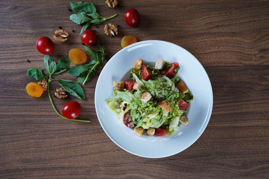 Artisjokk-, valnøtt- og mesclunsalat med krutonger