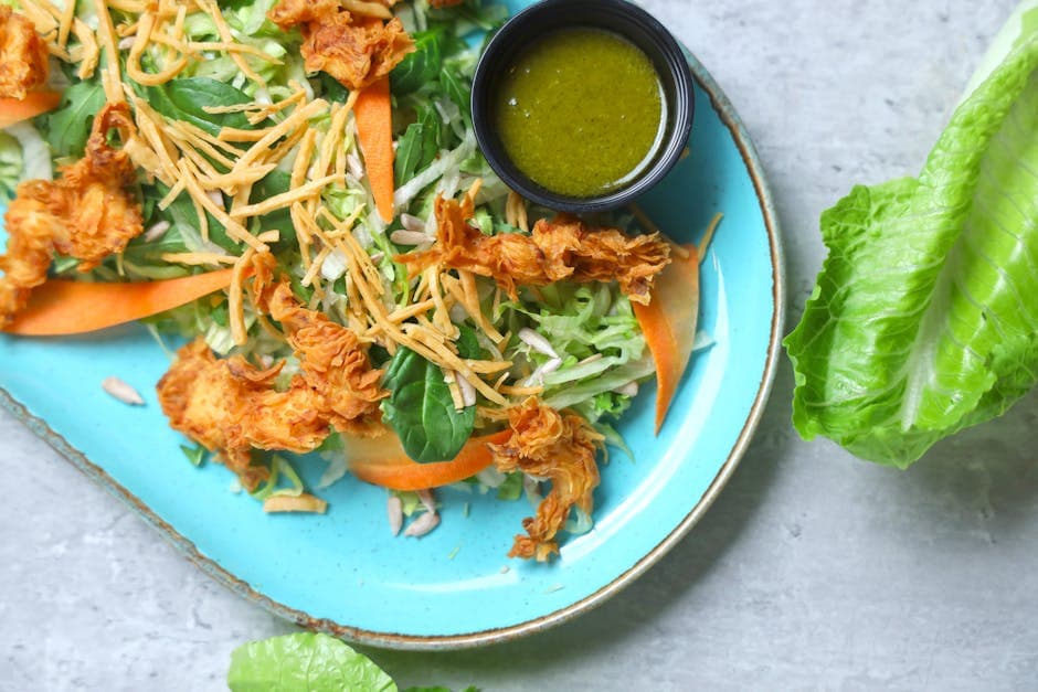 Sprø kalkunsalat med peanøttdressing