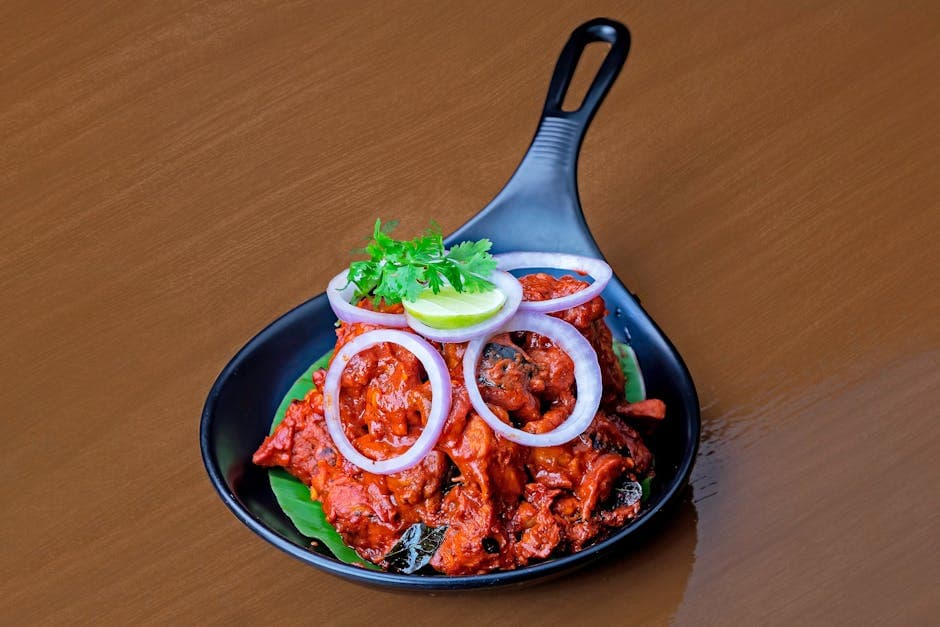 Aromatisk braisert kylling med sprøstekt løk