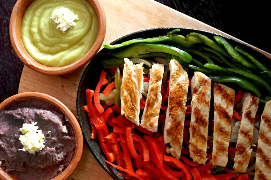 Kyllingfajitas med sprø kål med lime og avocado