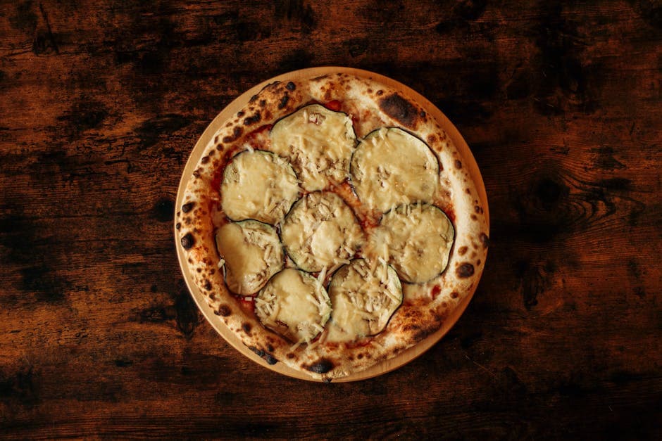 Pizza med aubergine, grønne oliven og provolone