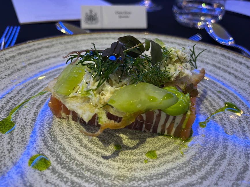 Gravlaks av arktisk røye med agurkjelly