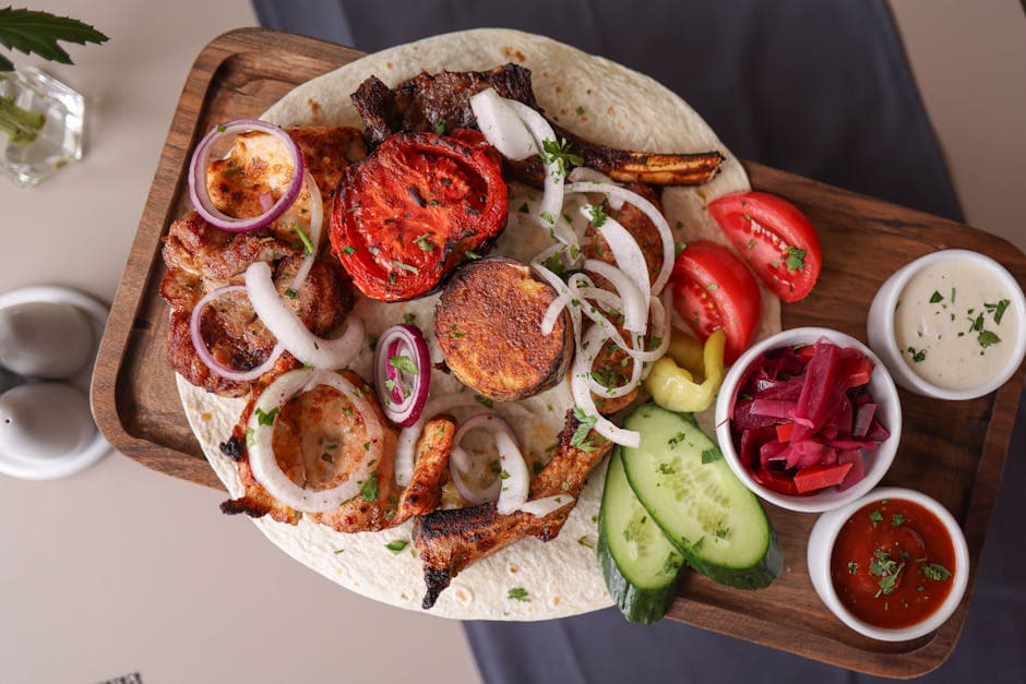 Grillet lammeloin med tomat- og agurkraita samt israelsk couscous