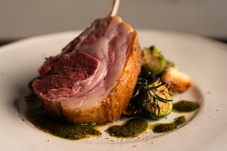 Stekt lammelår med frisk salsa verde