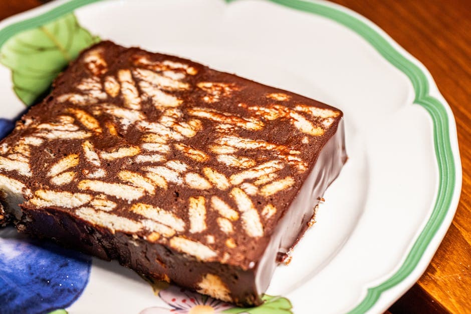 No-bake sjokoladekjeks-kake med tørkede kirsebær