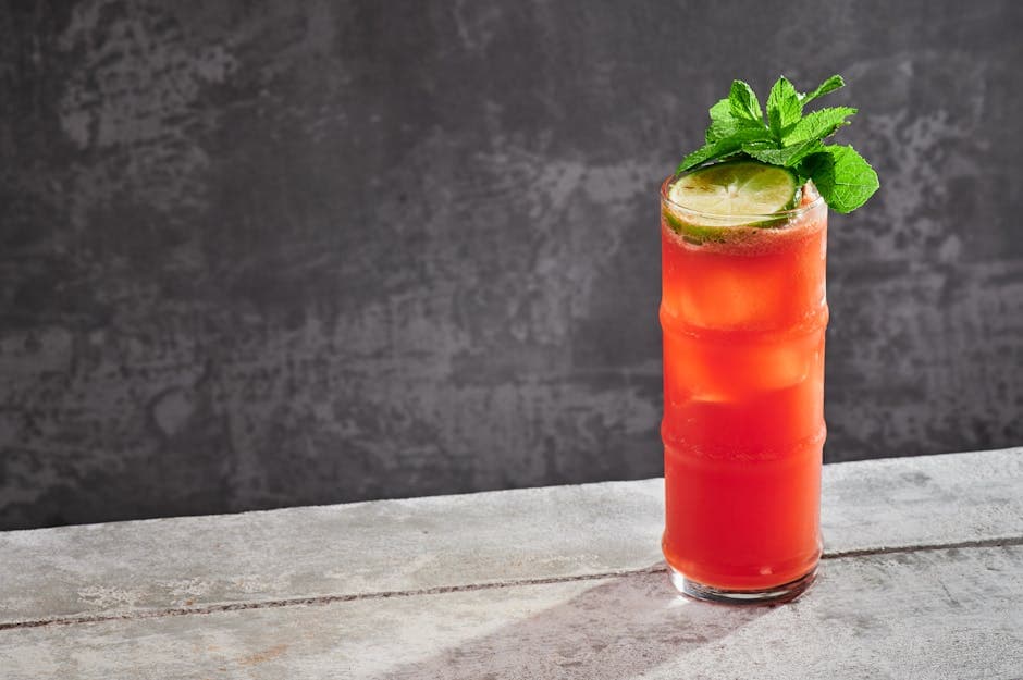 Forfriskende vannmelon- og romdrikk