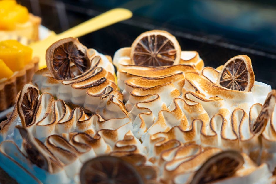 Bakt grapefrukt med marengs og vaniljeis