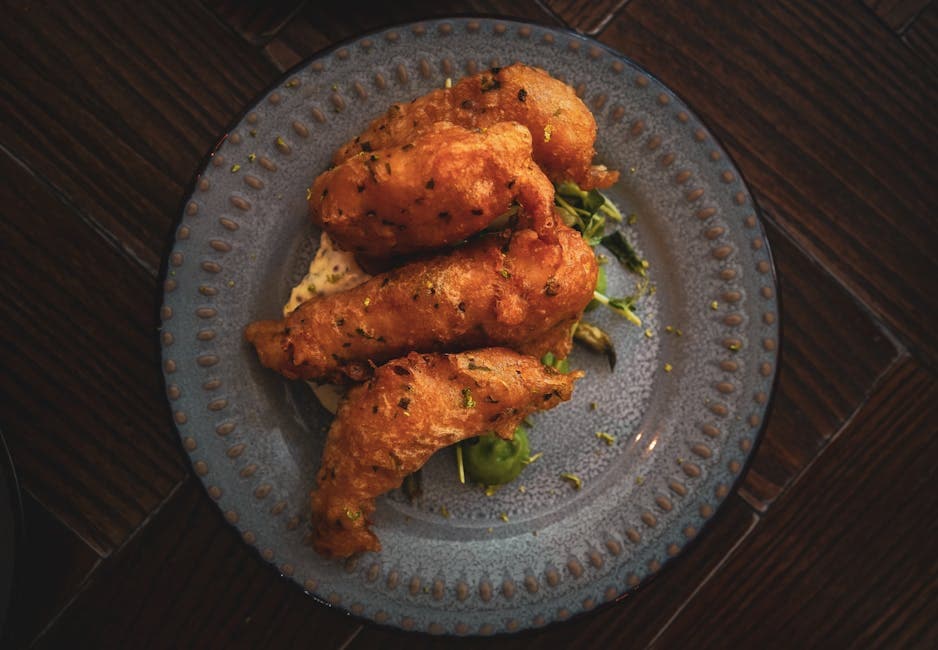 Fritert steinbit med remulade og hushpuppies