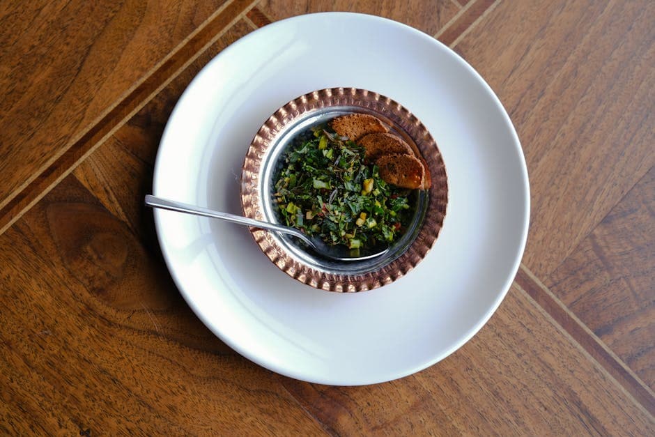 Frisk persille- og myntesalat med chipotlevinaigrette