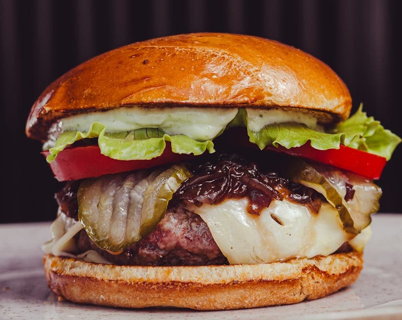 Biffburgere med dillpickles-remoulade