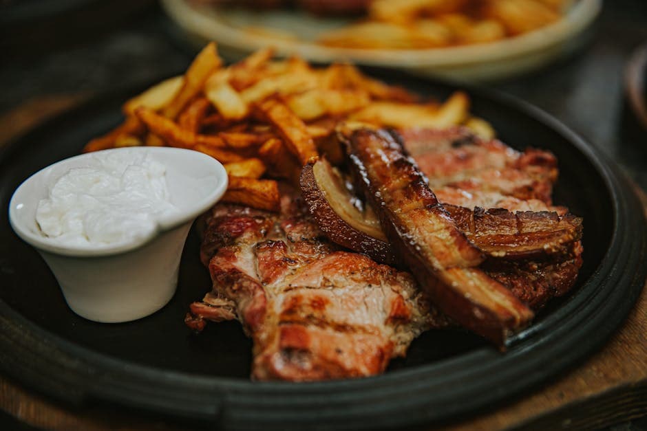 Grillede svinekoteletter med hjemmelaget BBQ-saus