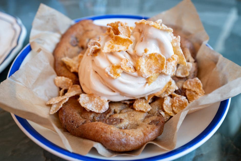 Sprø iskrem med kanel og nøtter