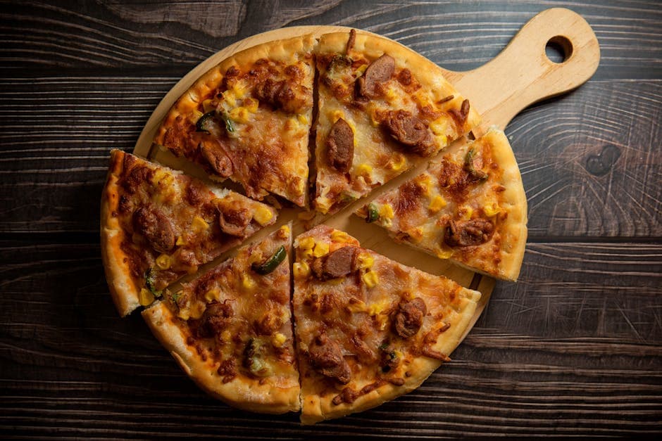 Pizza med fylt pølse- og paprikakant