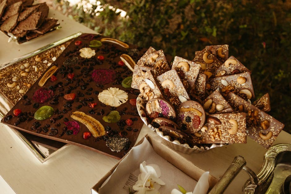 Sjokoladeklaser med kirsebær og mandler