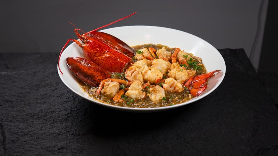 Hummer med kantareller og rieslingsaus