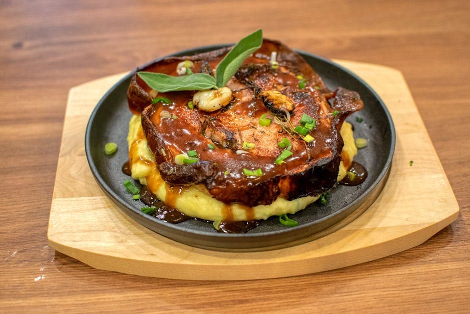 Saltet svinekam med fiken- og saba-saus