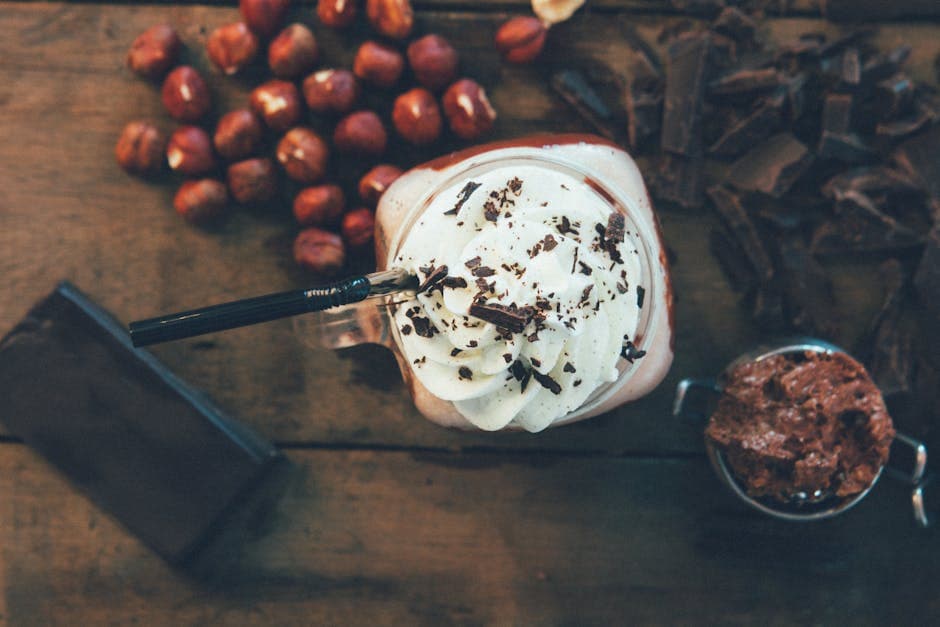 Sjokolademousse med hasselnøttbunn og sjokoladespray