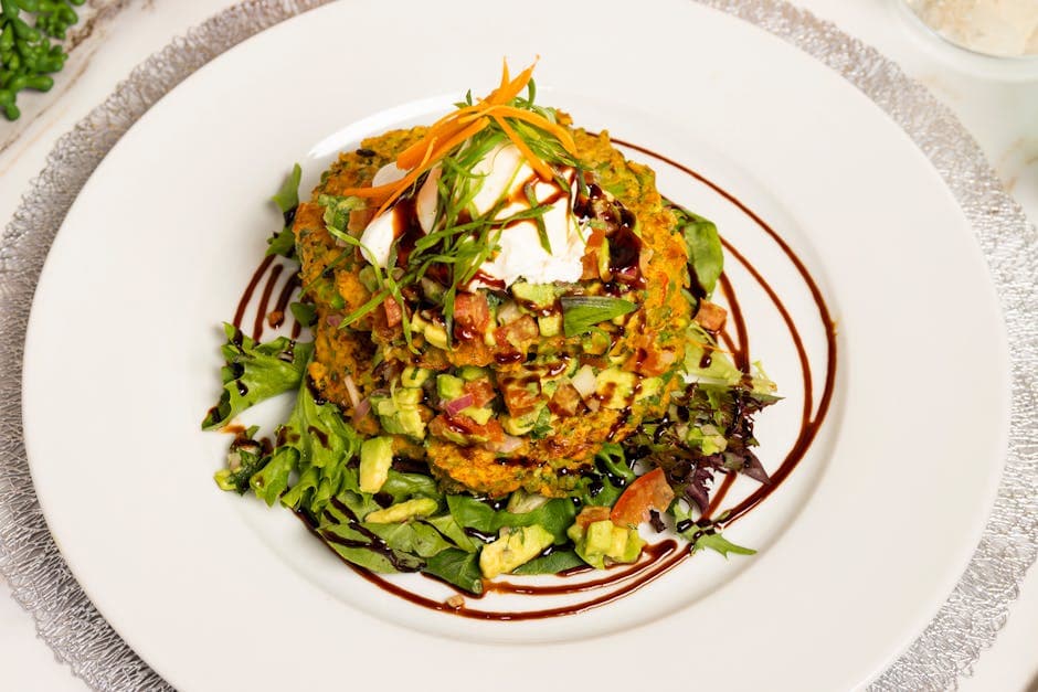 Zucchiniboller med urtesaus og rømme