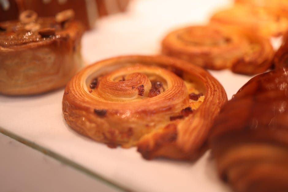 Saftige kanelboller med pekannøtter og rosiner