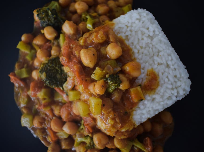 Vegetargryte med potet- og ostepannekaker