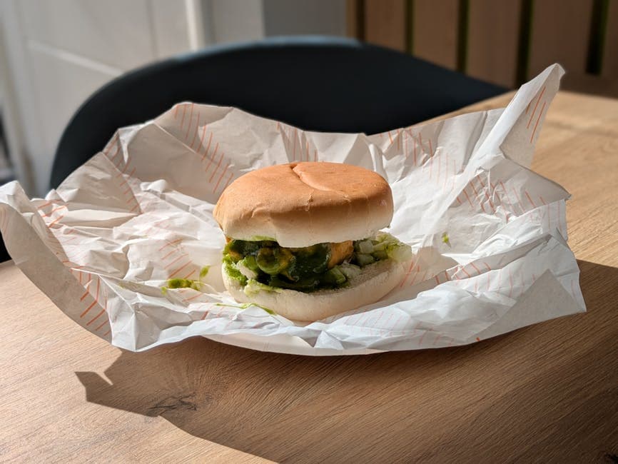 Agurkraita-burgere med frisk yoghurtsaus