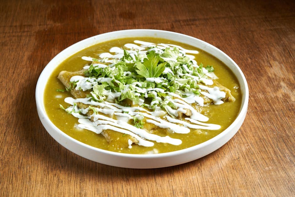 Ostefylte svine-enchiladas med salsa verde
