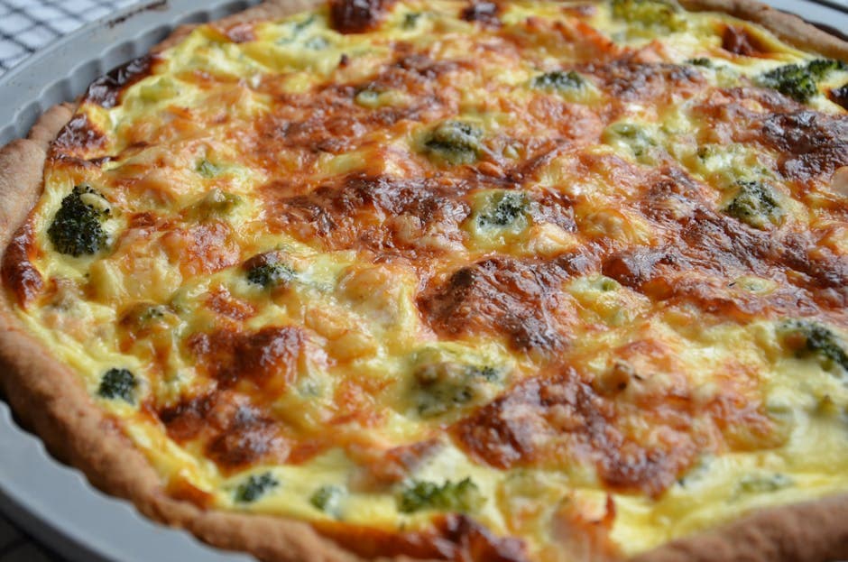 Kremet quiche uten bunn med grønnsaker og ost