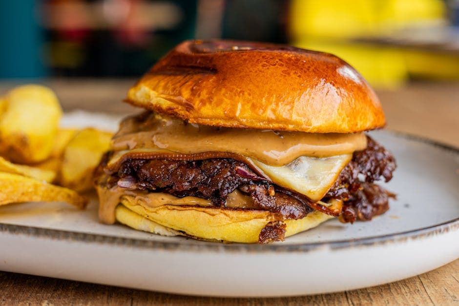 Urteburgere med krydret peanøttsaus