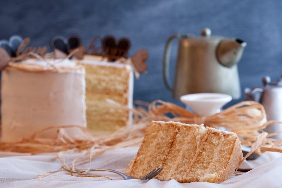 Gullkake med dulce de leche og vaniljefrosting