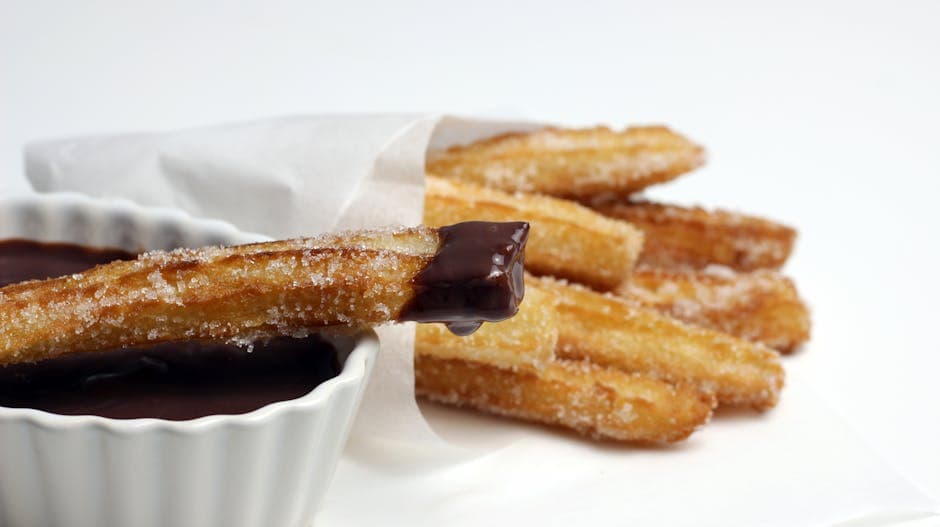 Sprø churro-biter med sjokoladesaus