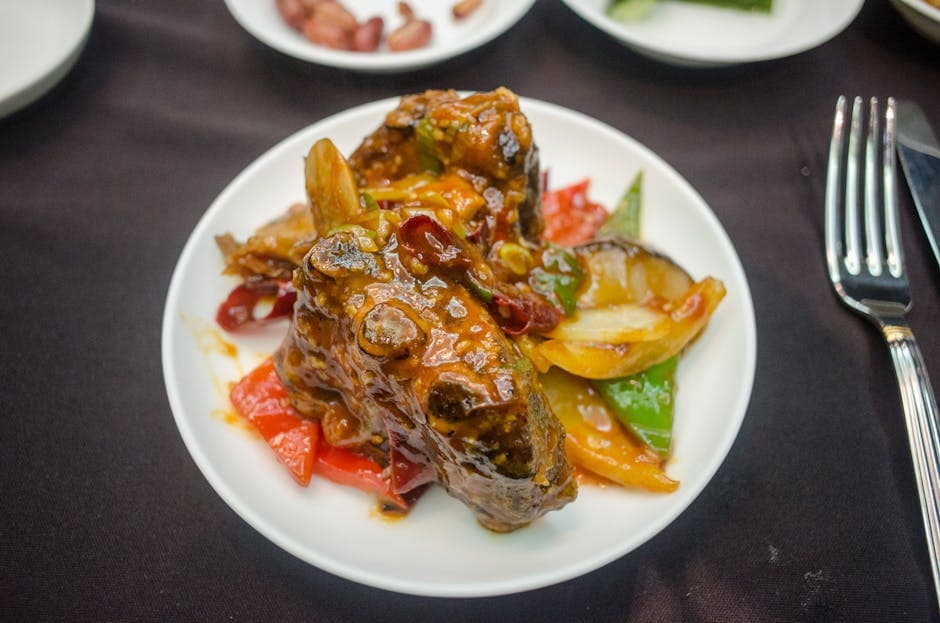 Braisert svarthavabbor med vårgrønnsaker og sitron-olivenbuljong