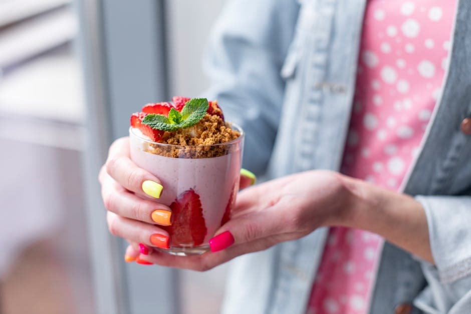 Frosne jordbærkaker med valnøttkrumble