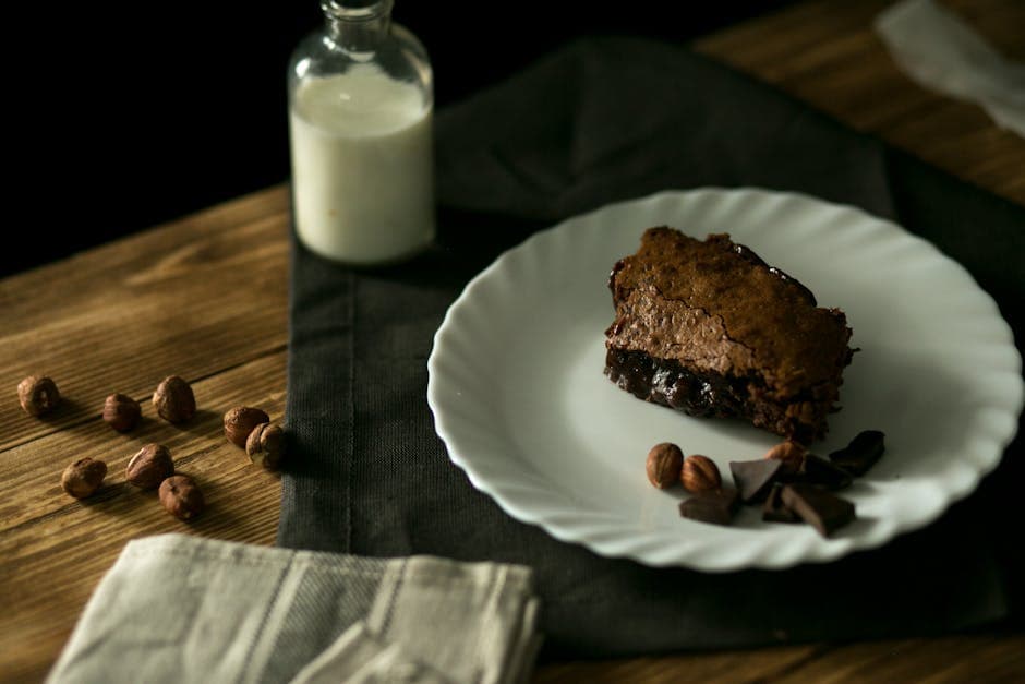 Saftige hasselnøttbrownies med grenadin-glasur