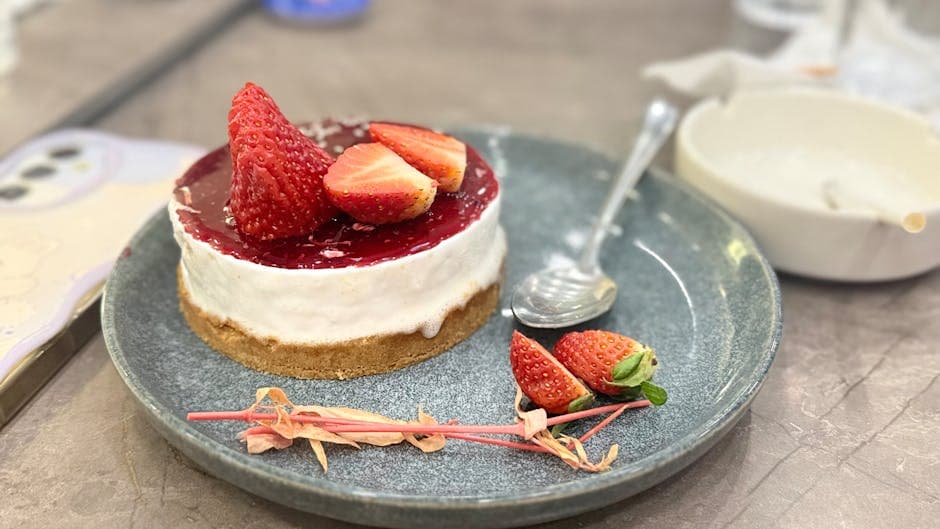 Individuelle jordbærcheesecakes uten steking