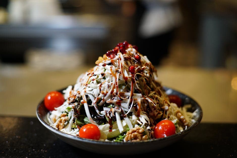 Middelhavs auberginebiffer med orzosalat og valnøtter