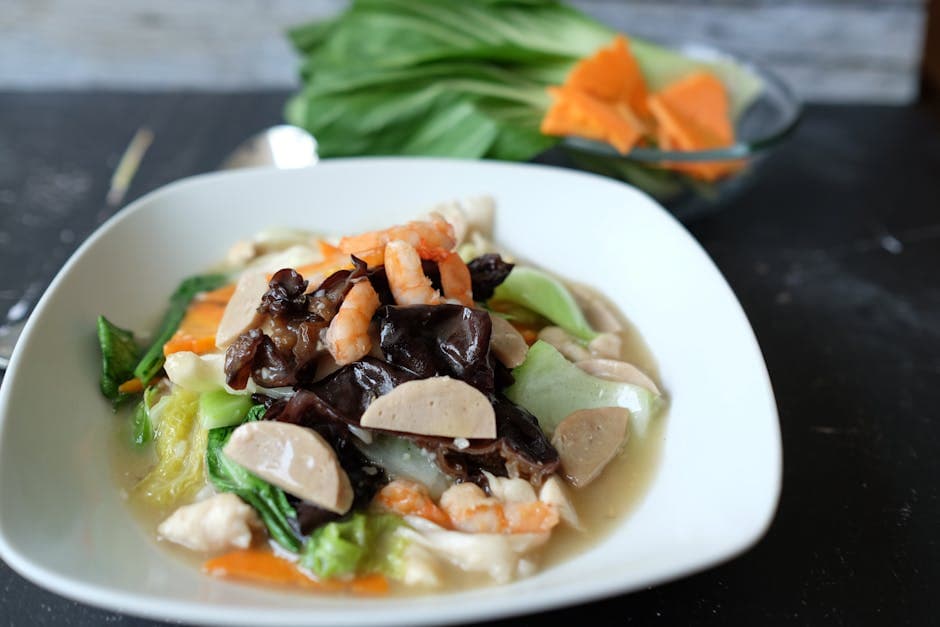 Subgum-suppe med kylling, reker og bok choy