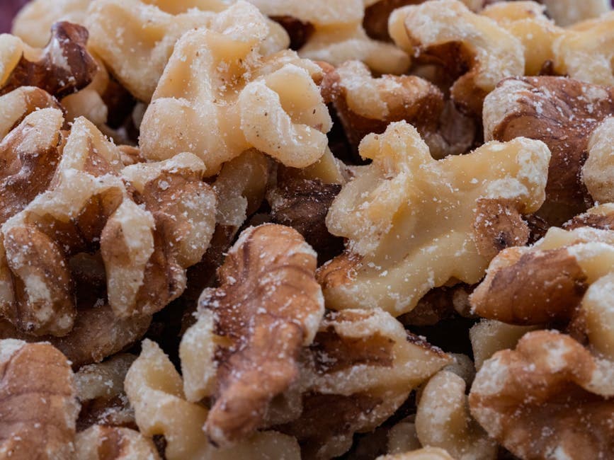 Sprø, stekte valnøtter med sukker og salt