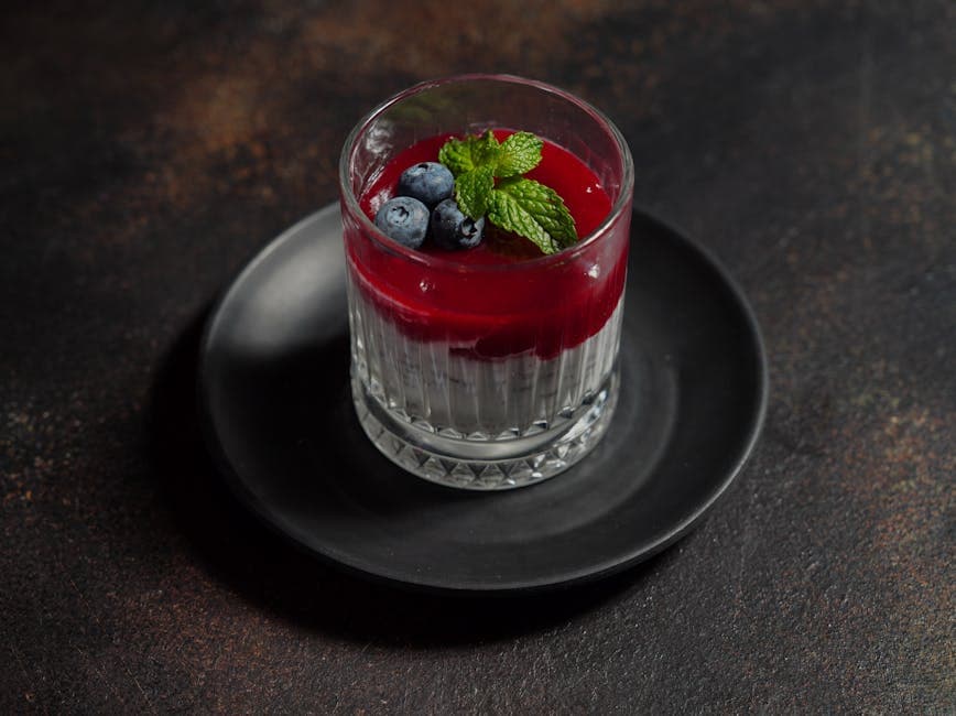 Kremet panna cotta med blåbærsaus