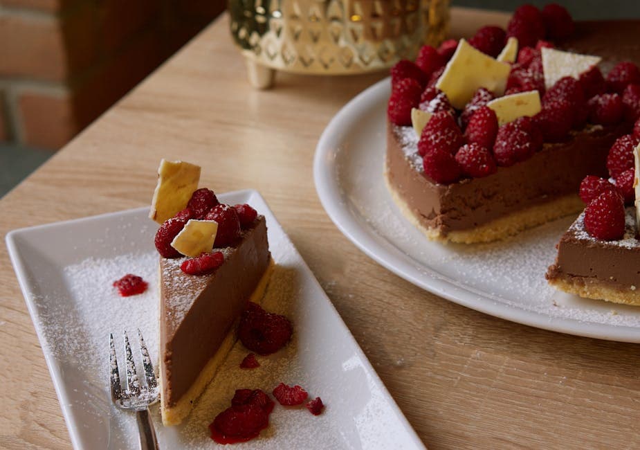 Pesach-sjokoladekake med bringebærglasur