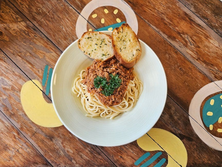 Spaghetti-sandwich med kjøttsaus og hvitløksbrød