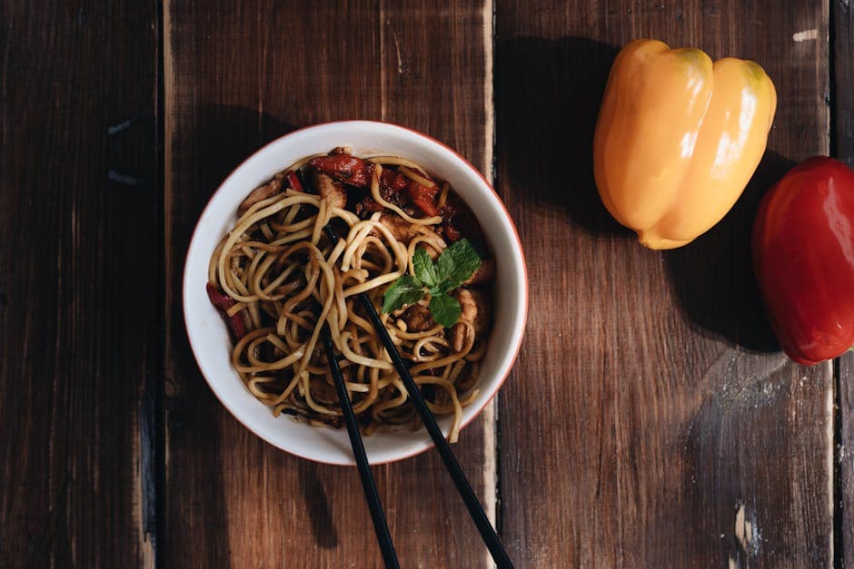 Asiatisk nudelskål med grønnsaker