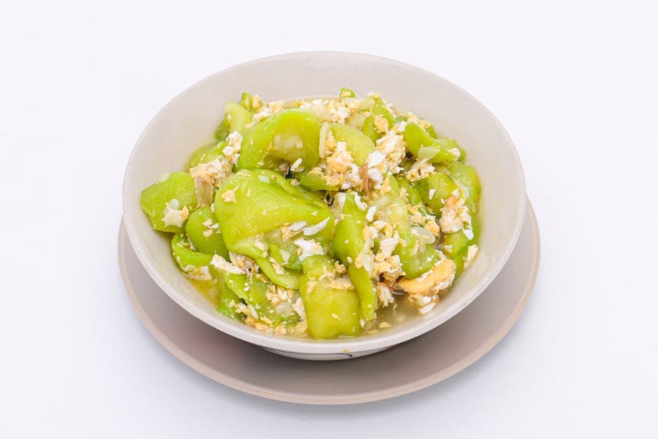 Wok med bittermelon, svinekjøtt og reker