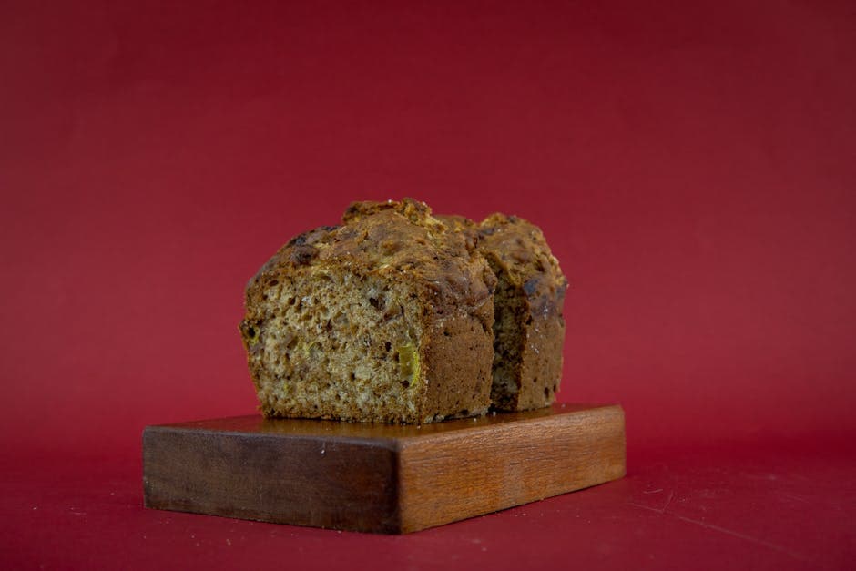 Saftig eplesauskake med rosiner og valnøtter