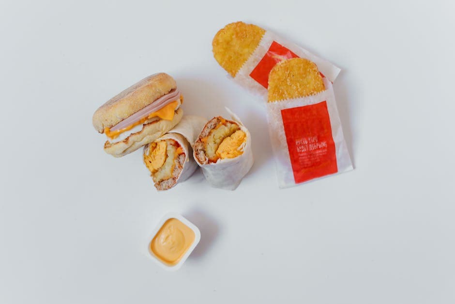 Grillet ostesmørbrød med kyllingpølse og hash browns