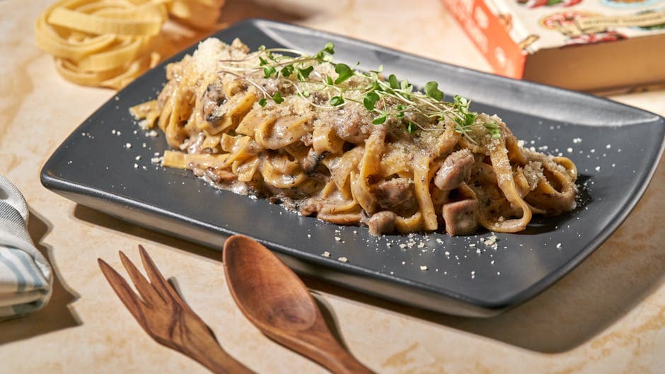 Tagliatelle med salsiccia og porcini-sopp