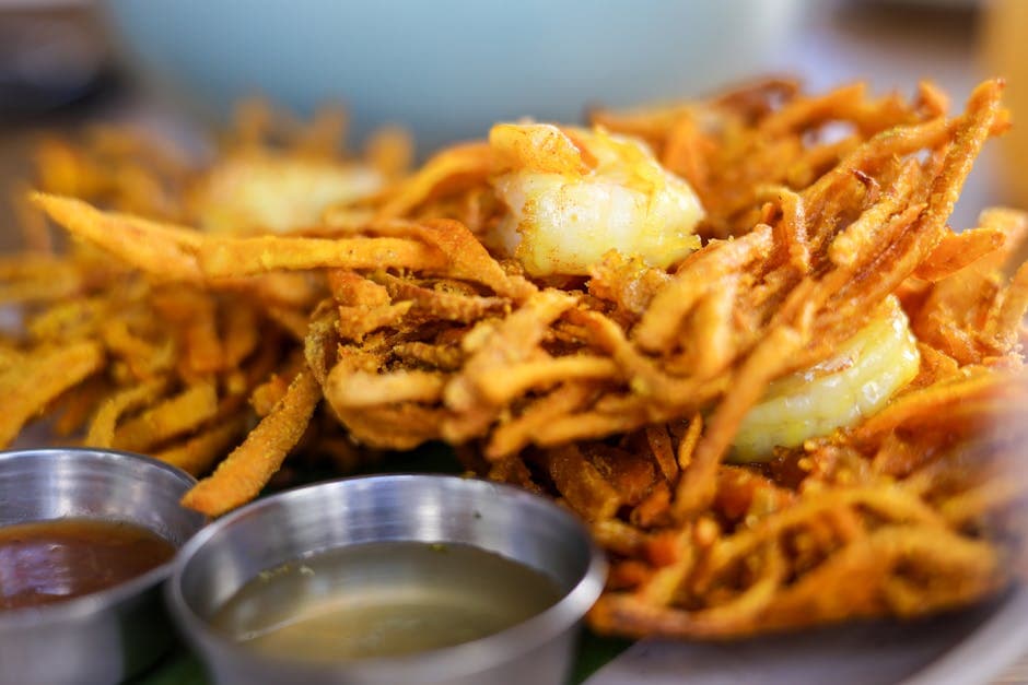 Kokospanerte taro-fritter med sprø kokosflak