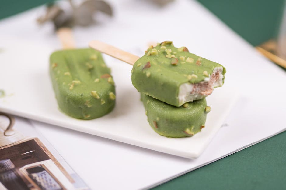 Kremet pistasjiskremdessert med kjeksbunn