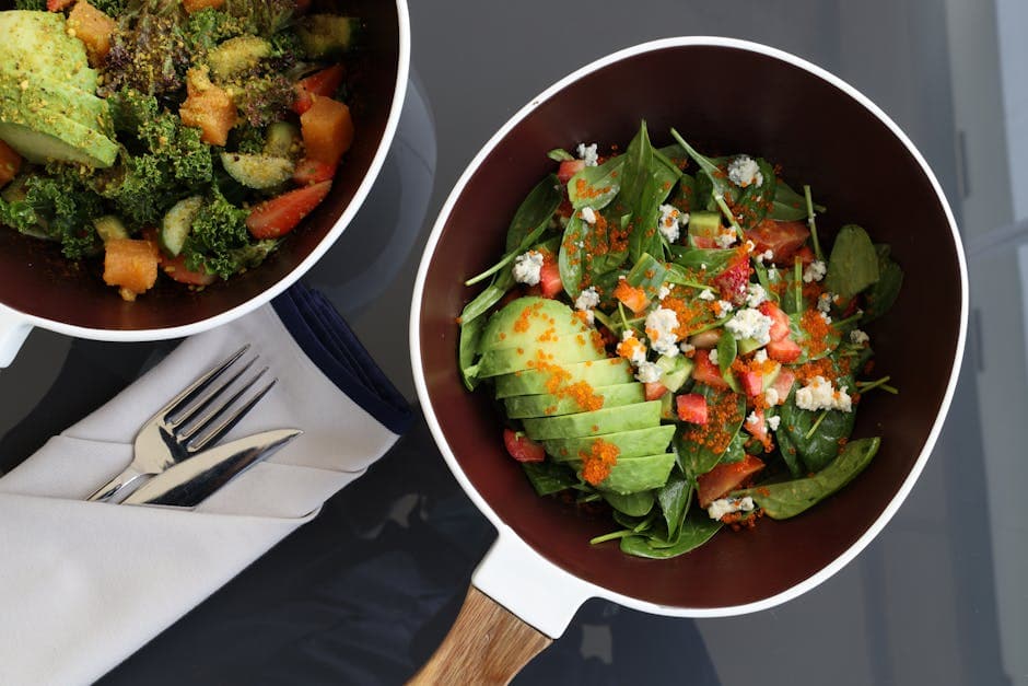 Fargerik grønnkål- og spinatsalat med supermat