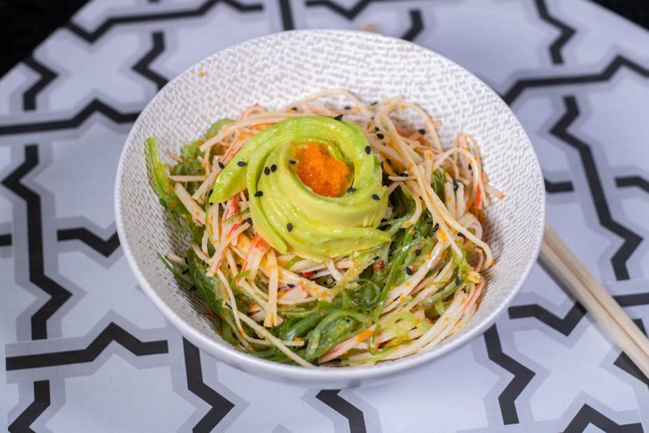 Krydret japansk krabbesalat med ramen-nudler